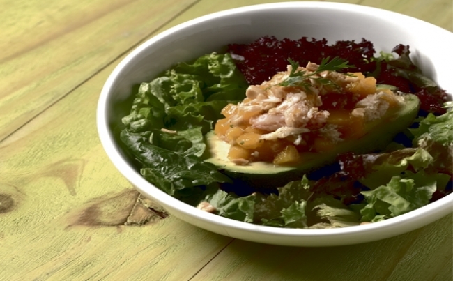 Palta rellena de cangrejo